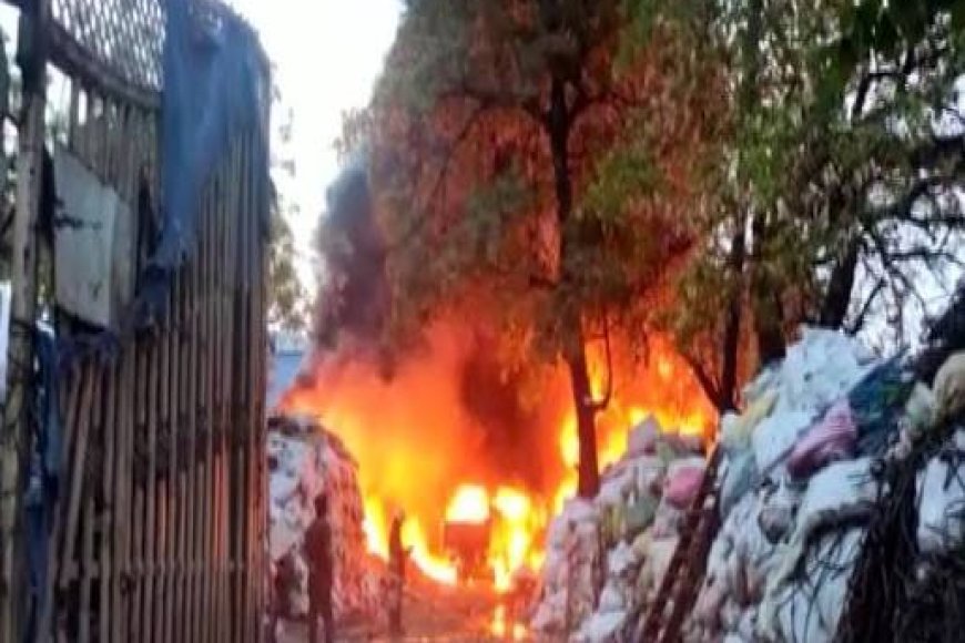Fire breaks out at a godown in Hyderabad, no casualties 
