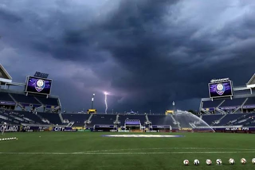 Lightning Risk Delays Crucial World Cup Knockout Match