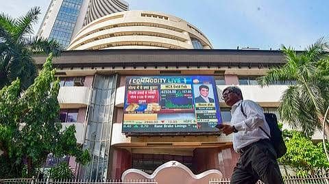 Stock markets decline in early trade amid rising crude oil prices