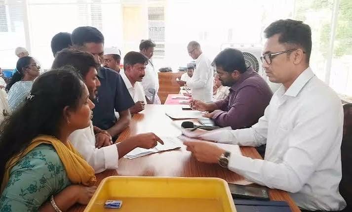 Pay attention to public grievances, Collector tells babus