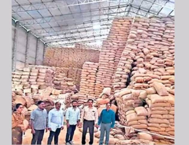 Vigilance Raids at Kesamudram Rice Mill Find Shortage of 1,586.714 tonnes, Owner Arrested