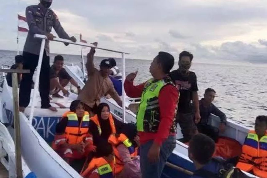 Rescuers find five survivors and are still looking for 20 others after boat sinks in Indonesia
