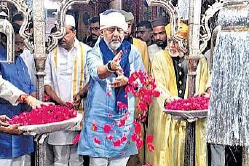 Minister Gadkari lauds free services for Urs pilgrims from Andhra Pradesh