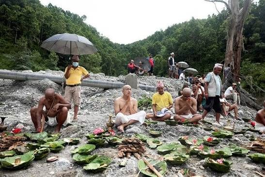Nepal: Families perform last rites of missing members