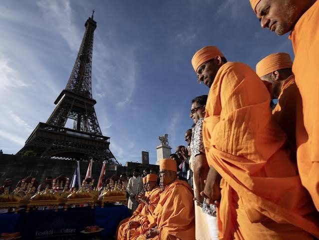 Eiffel Tower chief to quit after women staff removed for Hindu group