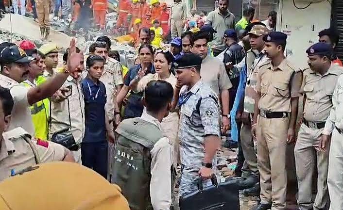 Opposition slams Centre, Delhi govt over fatal hostel collapse