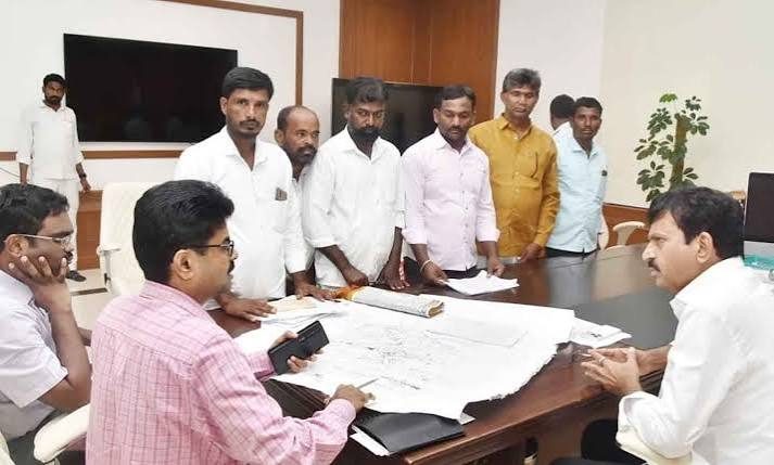 Ponguleti assures justice to Venkatapur farmers