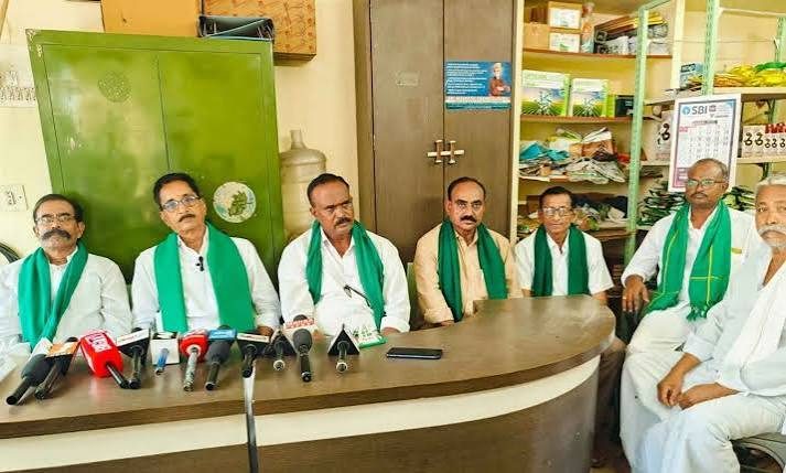 Drop illegal cases, release water: Nandi Rythu Samakhya