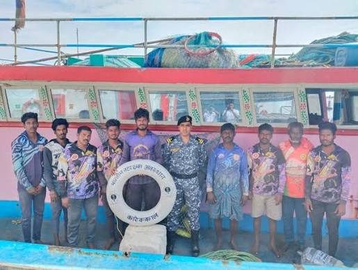 Sri Lankan Navy arrests nine Indian fishermen, seizes trawler near Delft Island