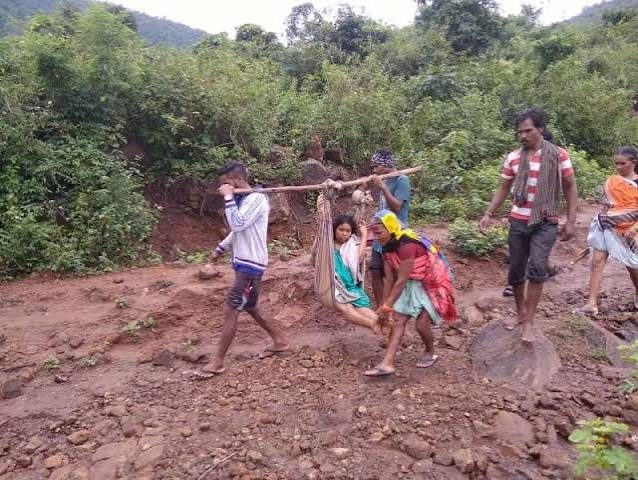 Villagers carry sick woman 7 km in doli for treatment in Andhra's Srungavarapukota