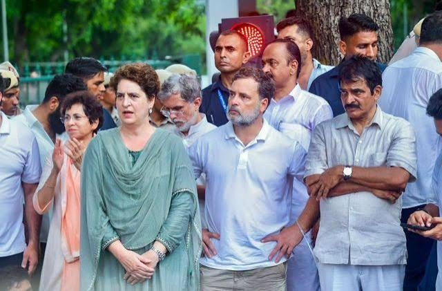Delhi Police files FIR against Rahul, Priyanka for 'assaulting', 'obstructing' cops during Wednesday protest