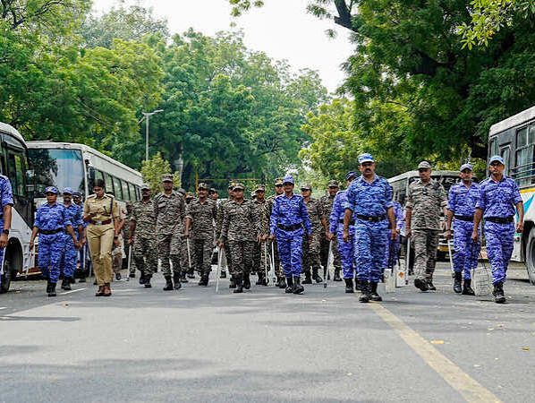 CJP stir: Ensure Metro, Internet; no illegal detentions, SC tells Centrehan acha hai