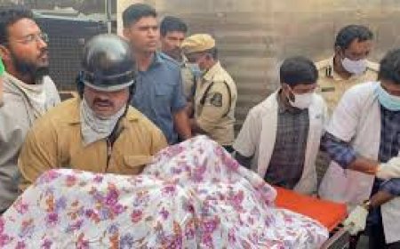 Five killed in fire at furniture shop building in Hyderabad