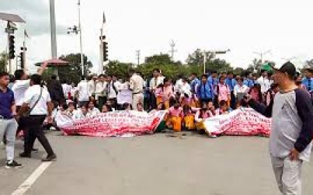 Students take out march in Manipur against attempts to form popular govt,