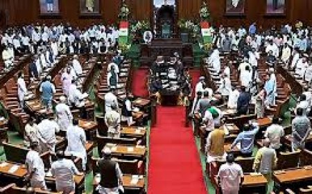21 Karnataka Cong MLAs fly abroad amid power tussle