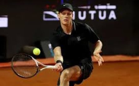 Jannik Sinner on brink of Italian Open history before rain halts semi-final