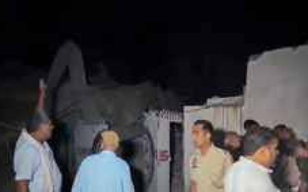 Delhi building collapse: Death toll rises to 4, FIR registere