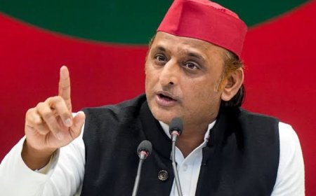 Akhilesh trashes claims of split in Samajwadi Party