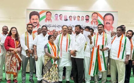 Congress' Kamareddy leaders agree to bury the hatchet