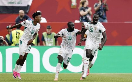 Gueye double keeps five-star Senegal's World Cup hopes alive