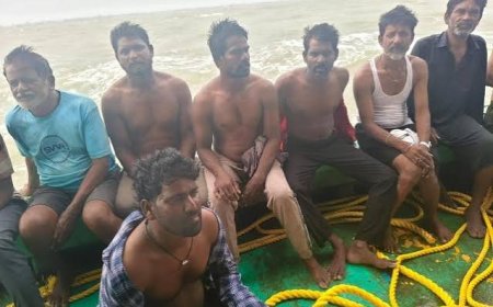 No trace of 6 fishermen days after boat capsize off Andhra coast