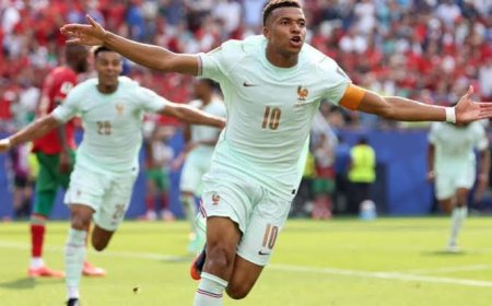 Plucky Spain throttle France to reach World Cup final