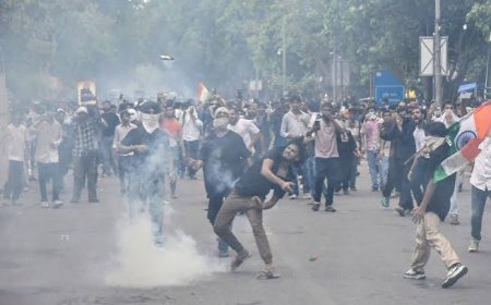 Tear Gas, Lathicharge As At Least 20,000 March With CJP To Parliament ,