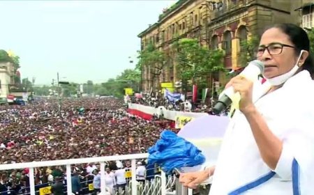Mamata spends all night at Martyrs Day rally venue to prevent 'BJP-backed miscreants'