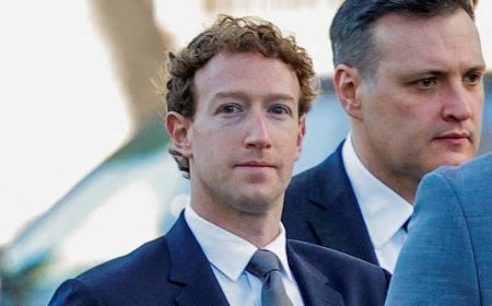 Zuckerberg apologises hours after govt warning